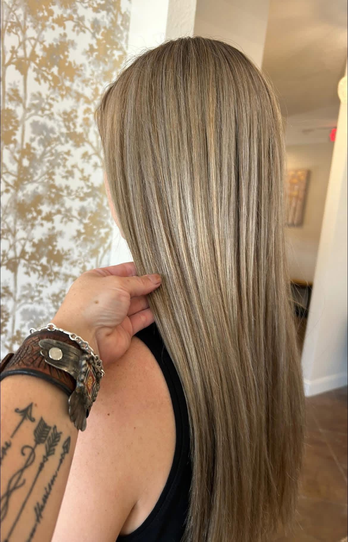 Long blended blonde hair